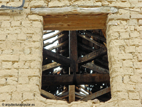 Almacen en Añe, Segovia, detalle ventana